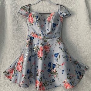 Light blue floral formal dress, very cute, has pockets!